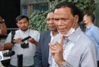 Rosario De Marshall alias Hercules marah dan ancam wartawan usai diperiksa KPK (Foto Istimewa)