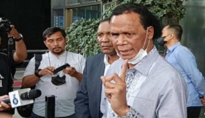 Rosario De Marshall alias Hercules marah dan ancam wartawan usai diperiksa KPK (Foto Istimewa)