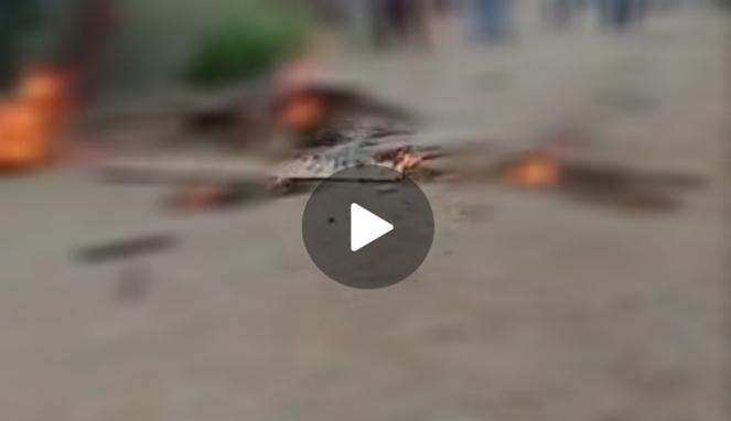 Screenshot video wanita di Sorong dibakar hidup-hidup