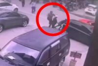 Screenshot Video Anak Anggota DPRD Wajo tendang dan pukul jukir