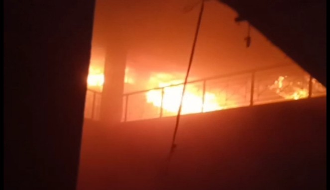 Api menjalar di lantai 2 Pasar Terong 