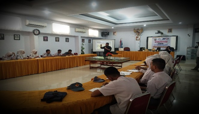 Ketum SEKAT-RI Tampil Sebagai Coach Jurnalistik di SMK Negeri 5 Makassar 