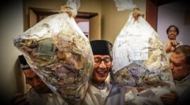 Dana Sumbangan emak-emak yang dipamer Sandiaga Uno/Net