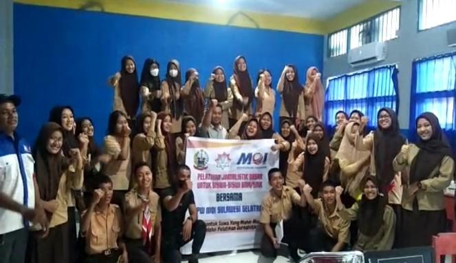 SEKAT-RI dan MOI Sulsel Gelar Pelatihan Jurnalistik di SMA Hang Tuah Makassar