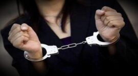Tengah Asyik Nyabu, Janda Montok Nangis Dicokok Polisi