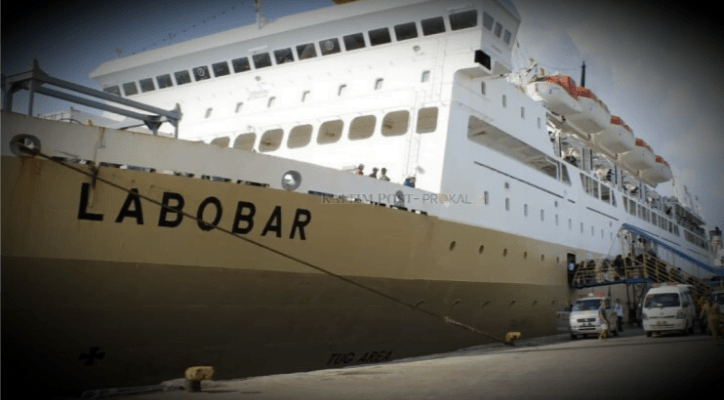 Kapal Pelni KM Labobar