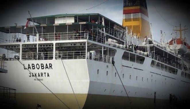 KM Labobar (Foto Istimewa)