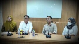Direktur RS Labuang Baji, Ketua Komite Medik RSLB, Dokter Bedah Anak, konferensi pers terkait bayi yang meninggal akibat perawat salah suntik (Foto Istimewa)