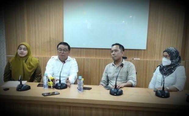 Direktur RS Labuang Baji, Ketua Komite Medik RSLB, Dokter Bedah Anak, konferensi pers terkait bayi yang meninggal akibat perawat salah suntik (Foto Istimewa)