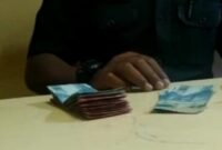 Video rekaman : penerimaan pembayaran uang pedagang pulang pergi senilai Rp 450 ribu untuk per- satu orang. Sementara penagihan uang Rp 1 juta kepada pedagang terjadi di atas kapal