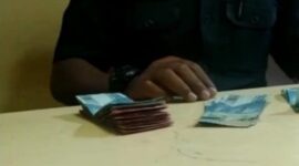 Video rekaman : penerimaan pembayaran uang pedagang pulang pergi senilai Rp 450 ribu untuk per- satu orang. Sementara penagihan uang Rp 1 juta kepada pedagang terjadi di atas kapal