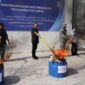 Pemusnahan pakaian bekas di salah satu gudang di Sidoarjo, Jawa Timur,  (Foto ANTARA/Marul)