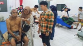 Seorang kakek menjadi korban reruntuhan kubah Masjid Tifaqul Jamaah (Foto Istimewa)
