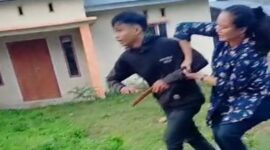 Screenshot video pelaku Idil Amri dengan membawa senjata tajamnya jenis badik