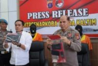 Polda Kaltim tunjukkan 2 oknum polisi dan barang bukti (Foto : Polri)