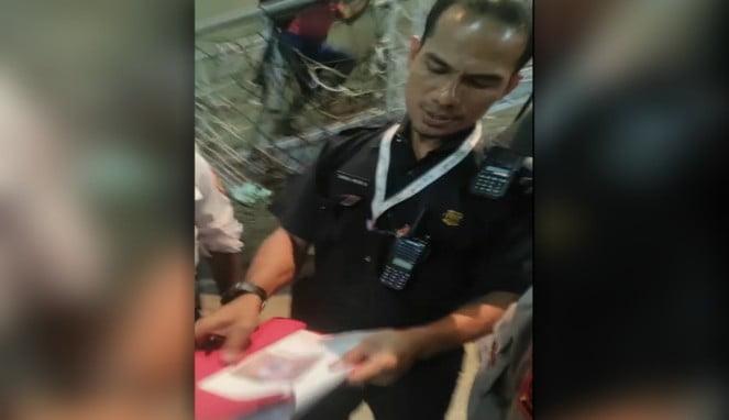 Security PAM 1 KM Labobar, Laode Muis melalui rekaman video melarang pedagang asongan naik kapal