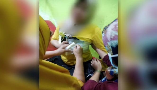 Wanita yang berprofesi sebagai bidan di RSUD Syekh Yusuf, Ratnawati (34) menjadi korban pembusuran (Foto Netizen Facebook)