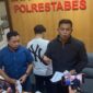 Polrestabes Makassar saat merilis kasus pesta miras oplosan berujung maut (Foto Humas)