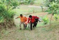 Tim Inafis Satreskrim Polresta Samarinda saat melakukan evakuasi jenazah Syahrani (Foto: Istimewa)