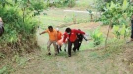 Tim Inafis Satreskrim Polresta Samarinda saat melakukan evakuasi jenazah Syahrani (Foto: Istimewa)