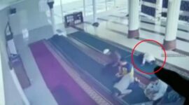 Detik-detik dosen di Aceh meninggal dunia terekam oleh CCTV. 