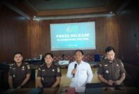 Kejari Lutim Dr. Yadyn, saat konferensi Pers (Foto Istimewa)