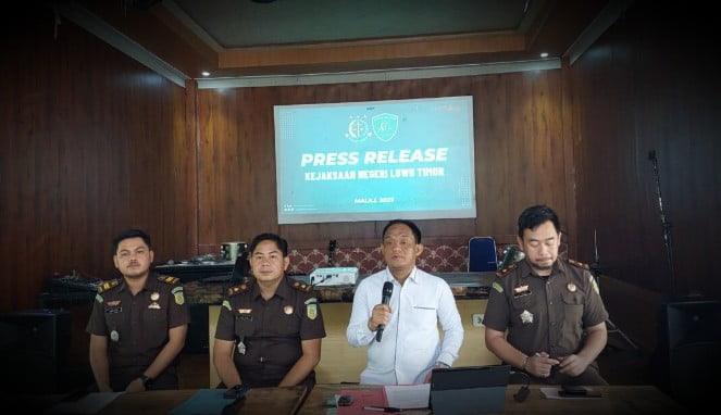 Kejari Lutim Dr. Yadyn, saat konferensi Pers (Foto Istimewa)
