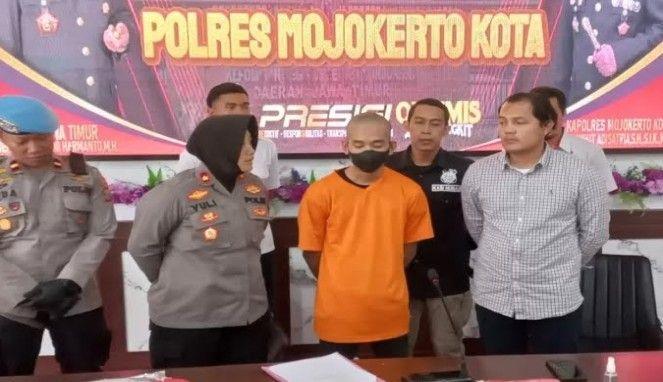 Mucikari DA diamankan Satuan Reserse Kriminal Polres Mojokerto Kota