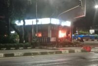 Pos Lantas di Makassar dibakar OTK (Foto Istimewa)