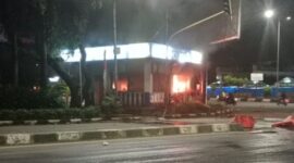 Pos Lantas di Makassar dibakar OTK (Foto Istimewa)
