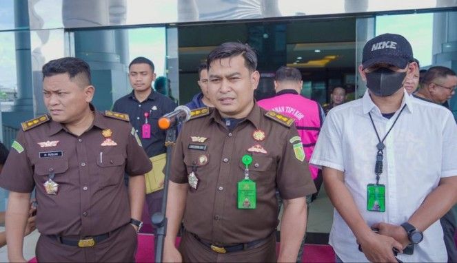 Kejati Sulsel mengamankan buronan kasus korupsi (Foto Istimewa)
