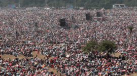 Jutaan penduduk India yang memadati tanah lapang (Foto: Reuters via Al Jazeera)