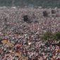 Jutaan penduduk India yang memadati tanah lapang (Foto: Reuters via Al Jazeera)