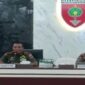 Konferensi pers Pangdam XIV/Hasanuddin Mayjen Totok Imam Santoso dan Kapolda Sulsel Irjen Setyo Boedi Moempoeni Harso 