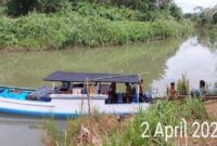 Aktivitas kapal pengangkut solar ilegal yang diisi melalui jeriken di Kabupaten Wajo