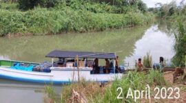Aktivitas kapal pengangkut solar ilegal yang diisi melalui jeriken di Kabupaten Wajo 