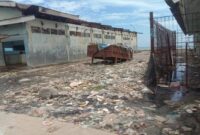 TPI Beba semrawut sampah bertaburan dan menimbulkan bau yang tak sedap