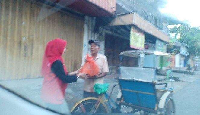 DPD PIM Sulsel berbagi berkah Ramadan kepada tukang becak hingga dhuafa