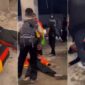 Foto Kolase : Sejumlah pengunjung pingsan saat dievakuasi keluar oleh petugas