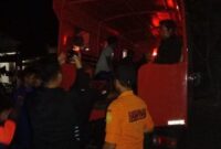 Penyelamatan 9 ABK Kapal Kapal LCT Batiwakkal Permai yang tenggelam di Perairan Talaud, Sulawesi Utara. (Basarnas Manado)