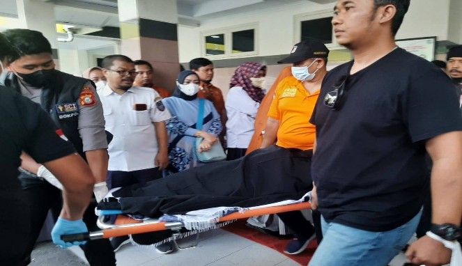 Polisi olah TKP lokasi tewasnya siswa SMP di Sekolah Islam Athirah, Makassar, (Foto Istimewa)