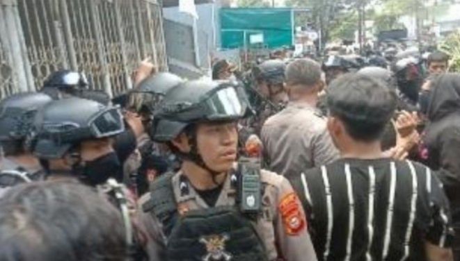 Eksekusi lahan bangunan antara bapak dan anak di Makassar ricuh