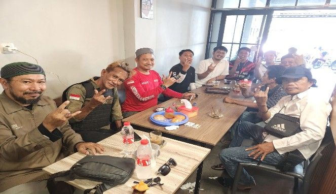 Ketua FKKM, dr Udin Malik dan beberapa Anggota The Macz Man silaturahmi dan ngopi bersama