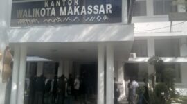 Aksi unjuk rasa AMPR Sulsel desak Pemkot Makassar tutup Alfamidi se-Kota Makassar