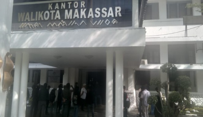 Aksi unjuk rasa AMPR Sulsel desak Pemkot Makassar tutup Alfamidi se-Kota Makassar