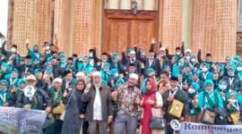 Foto Sultan Bojongkoneng Bersama Warga 2 RT Umroh Secara Gratis 