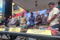 Pemusnahan barang bukti hasil penggeledahan Markas Batalyon 120 di Mapolrestabes Makassar, Selasa (13/9/2022).