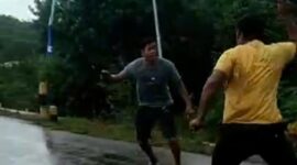 Dua pria di Kolaka Utara, Sultra, duel menggunakan parang dan badik (Foto Istimewa)