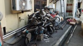 Bengkel pembuat knalpot brong di Makassar digeledah polisi.