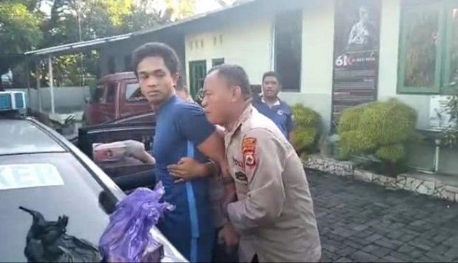 Mantan pemain PSM , Achmad Hisyam Tolle diringkus polisi (Instagram Polsek Biringkanaya)